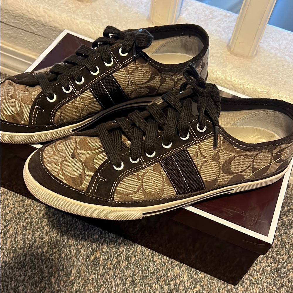 Men’s coach sneakers, preloved. 
Brown Monogram Sneakers with Black Accents